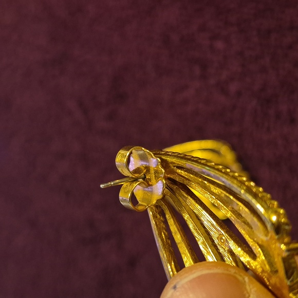 Vintage 80's Avon Elegant Gold Earrings - Picture 4 of 5